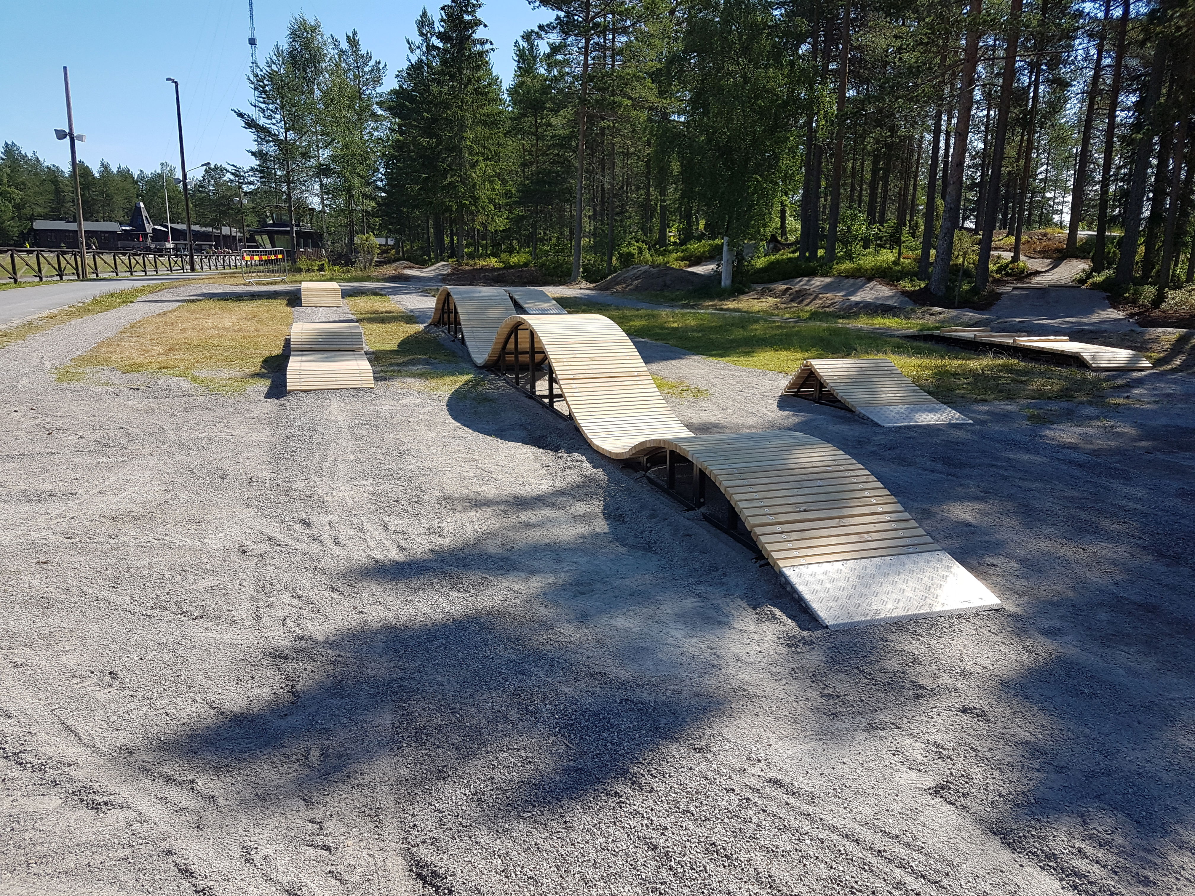Teknikhinder med olika svårighetsgrad. Lär dig tekniken på de låga, och enkla först och avancera senare till de mer utmanande.