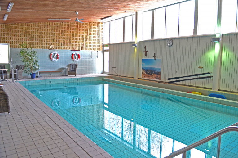 Gusums simhall