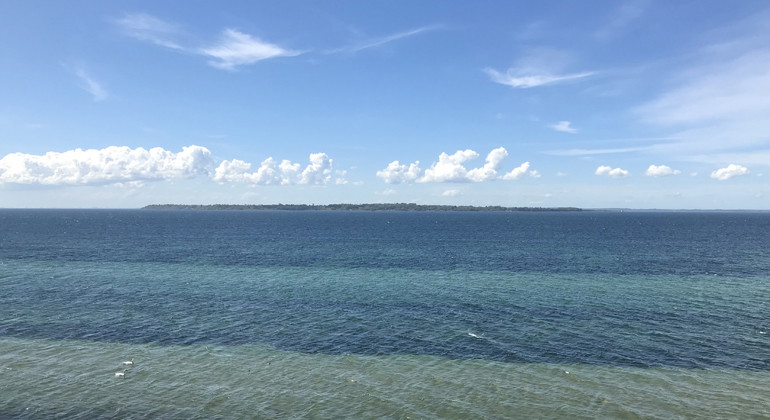 Utsikt över Öresund och Ven i fjärran.