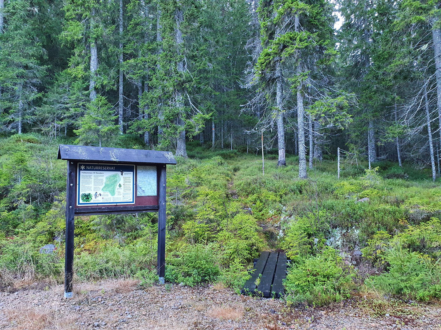 Infoskylt vid entrén till Dunderns naturreservat