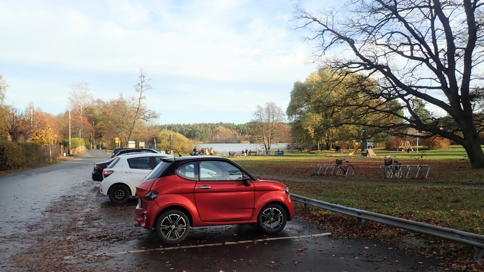 Parkering vid barnbadet Kottlasjön. Foto Lidingö stad.