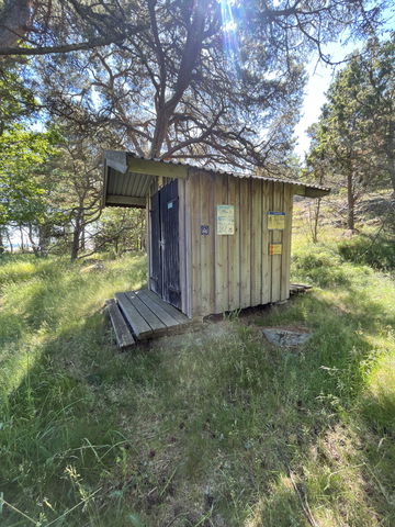 Toalett och sopbod Skvallerhamn, Järflotta