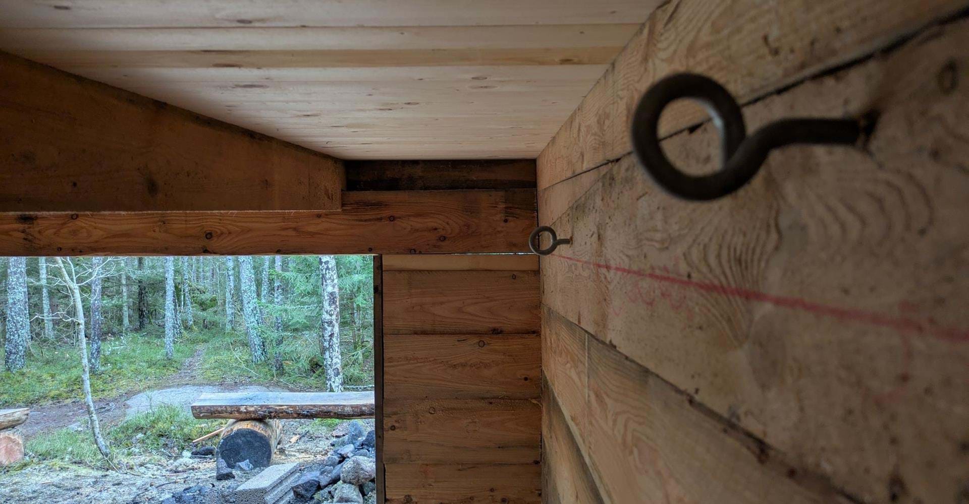Vindskydd Ullstämmaskogen
Etapp:Vidingsjö-Bjärka Säby och Rundslinga Ekängsdalen
Linköping

Uppfört jan 2025 med investeringsmedel via Europeiska jordbruksfonden för landsbygdsutveckling.
