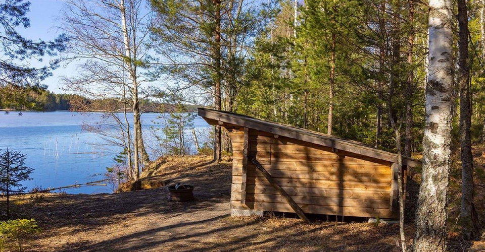 Vindskydd vid Sand, Sandefjärden. 
Etapp: Falsnäset-Rejmyre. 
Finspång
