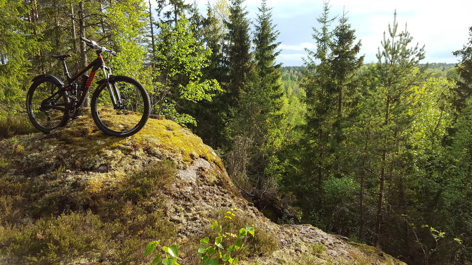 cykel parkerad på höjd