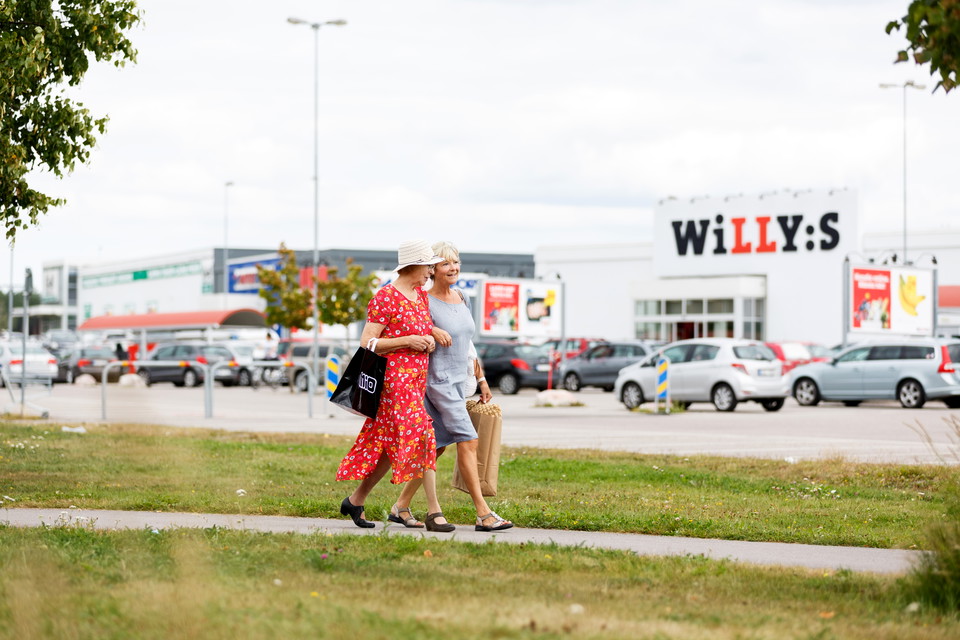 Handelsområdet Lövåsen vid norra infarten till Katrineholm. Foto: Hanna Maxstad.