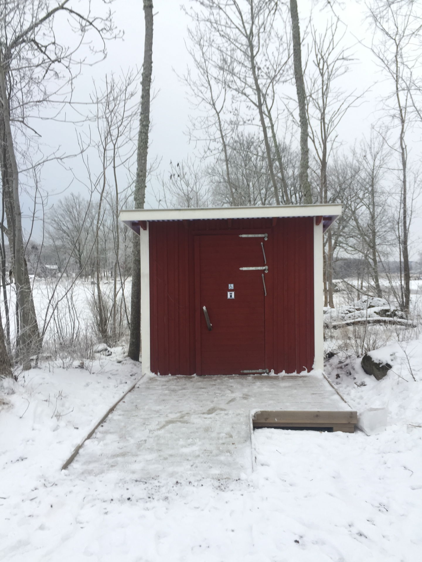 Toaleett Vårdsätrabadet.