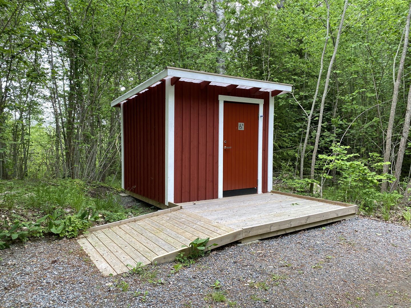 Tillgänglighetsanpassad torrtoalett