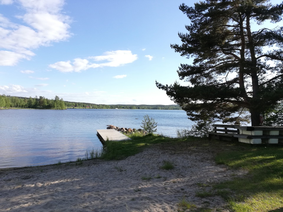 Brygga och sandstrand