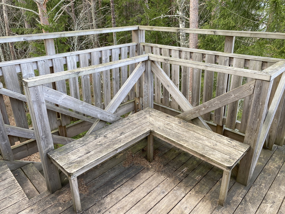 Sittbänk i fågeltornet