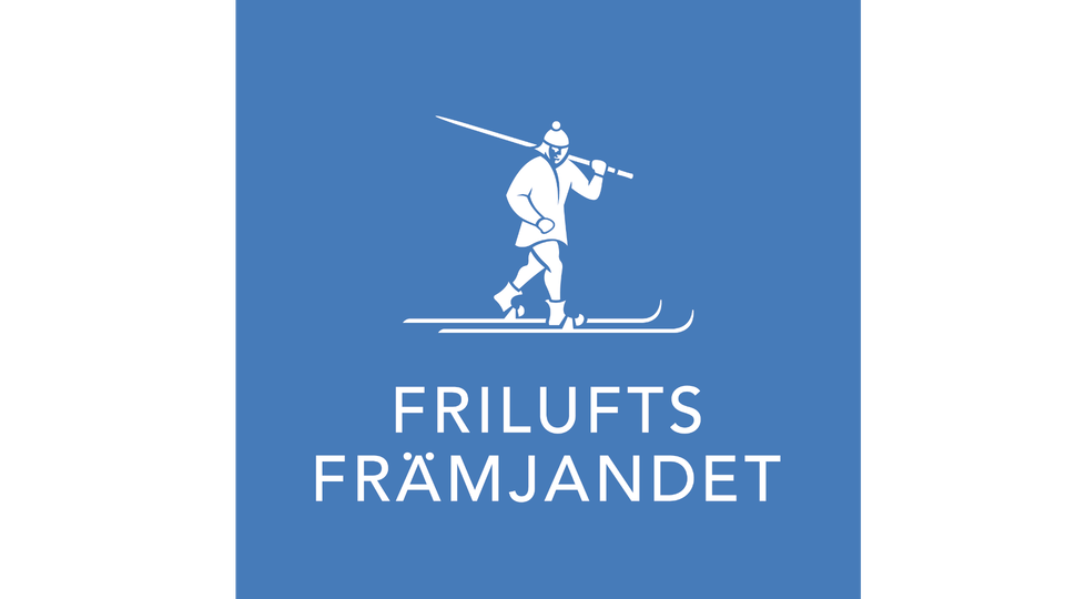 Illustration av en långfärdsåkare i vitt. Under står det Friluftsfrämjandet i versaler och i vitt. Bakgrunden är blå.