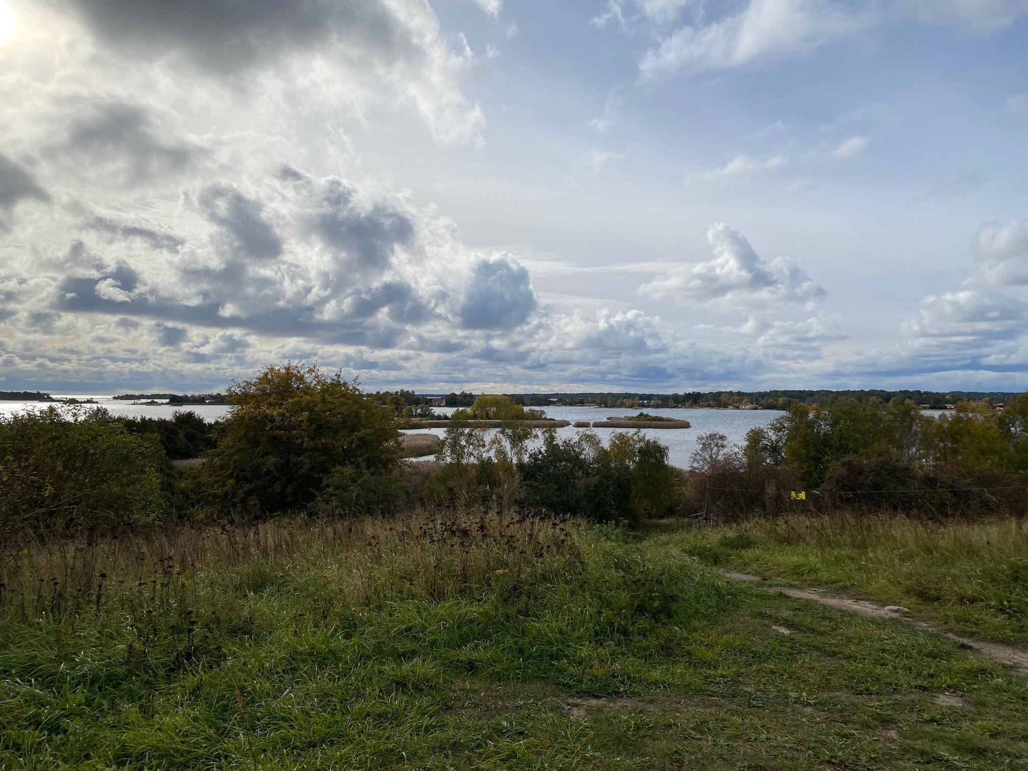Mindre vindskydd utsiktsplats Södra utmarken 2 västra deponikullen