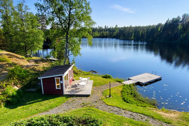 Vedeldad bastu för sena sommarnätter
