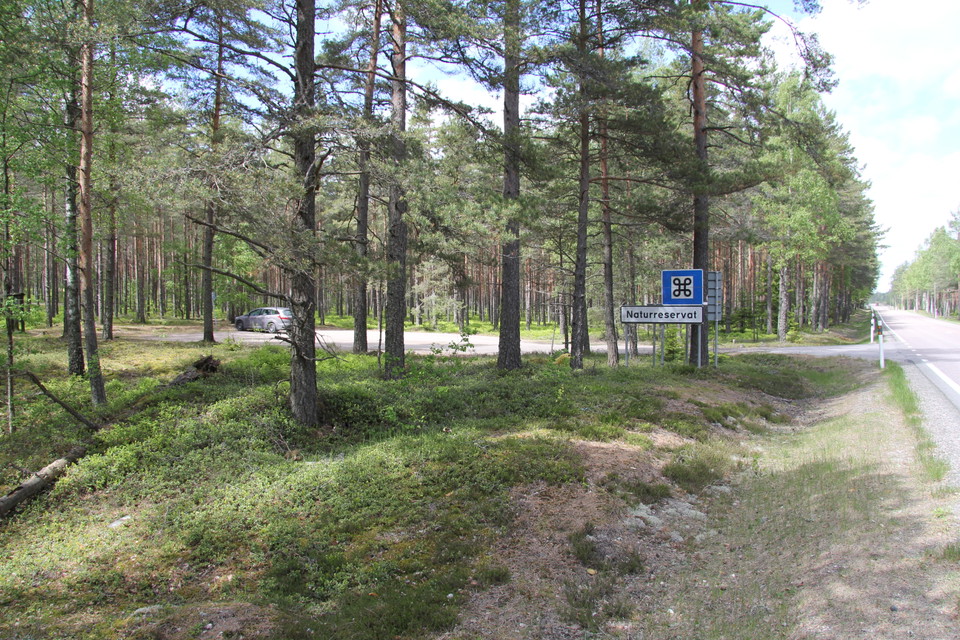Vägskylt som visar att det är ett naturreservat.