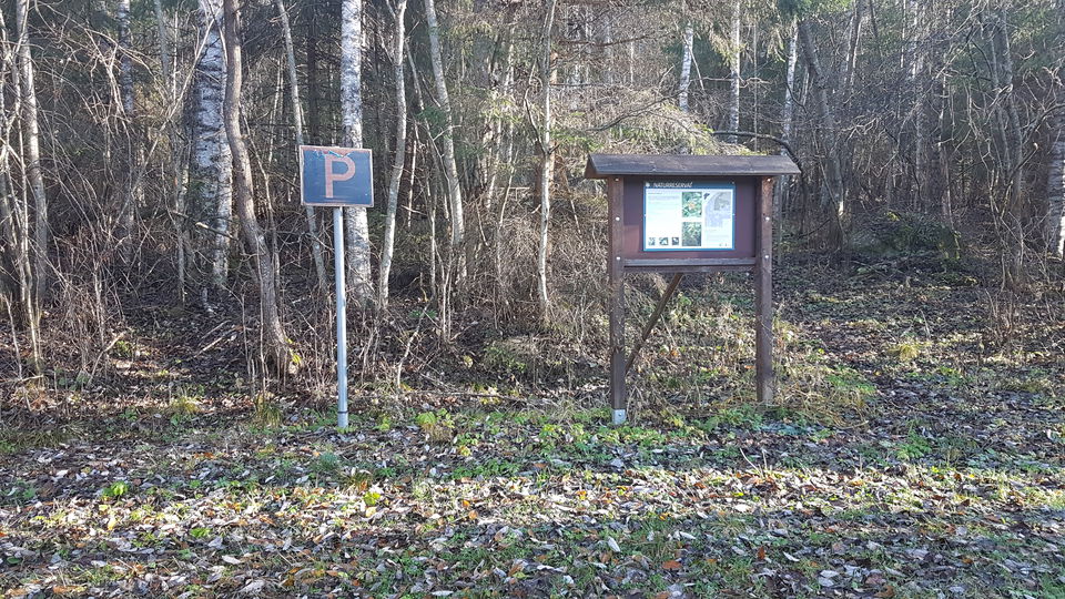 Information om reservatet finns vid parkeringen.