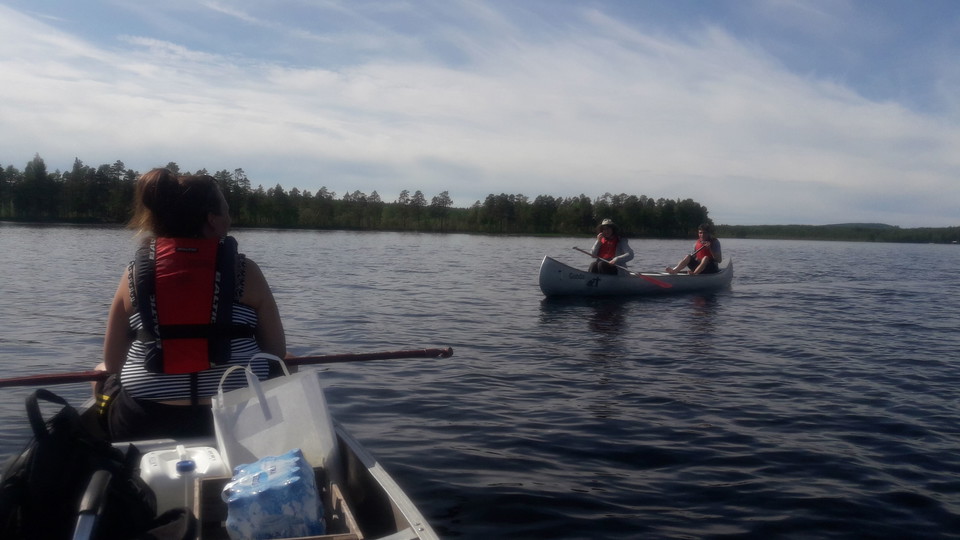 Kanotpaddling på sjö