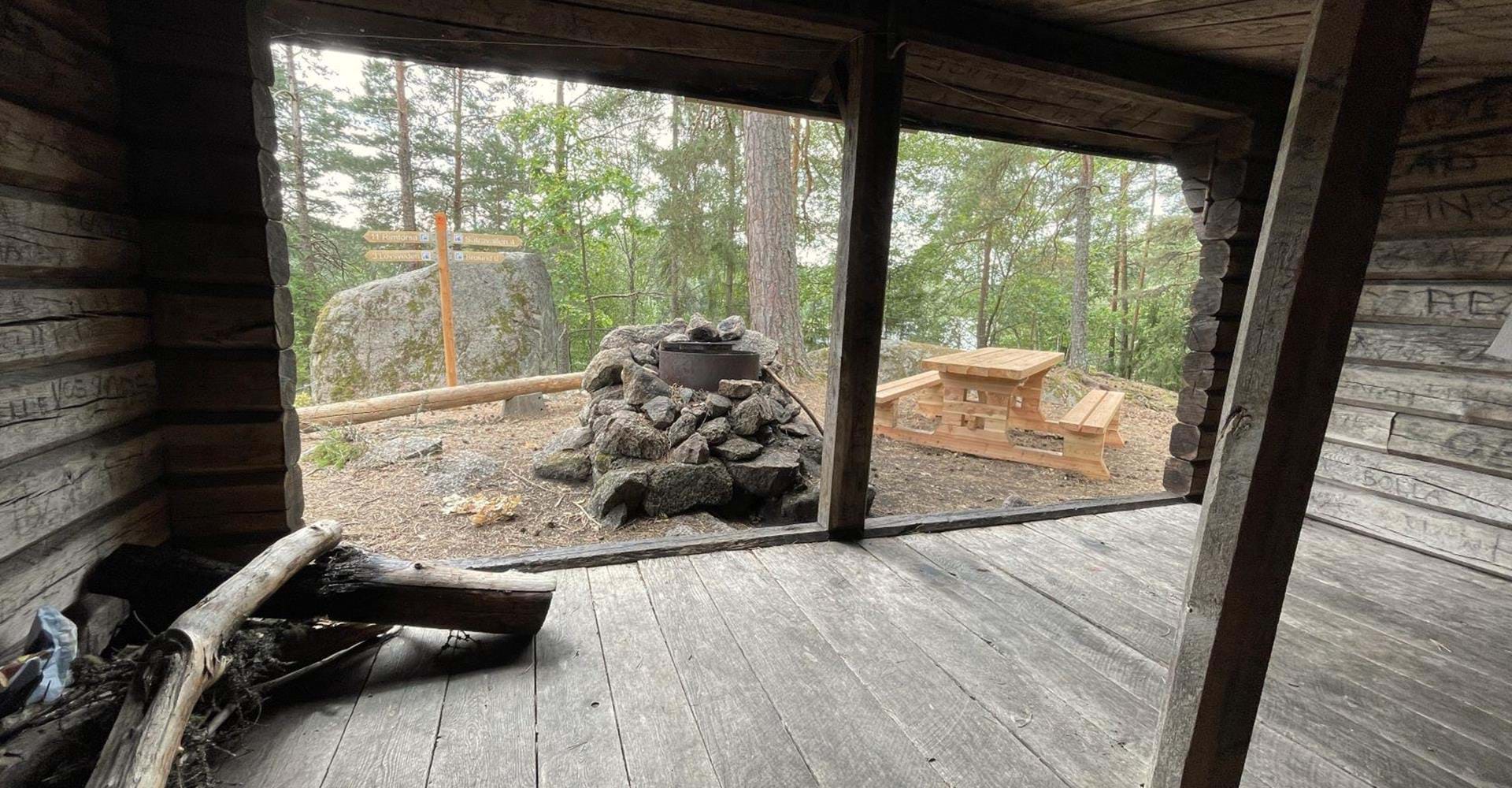 Vindskydd och bänkbord vid Nedre Långsjön,
Etapp: Rimforsa - Sätravallen
Linköpings kommun