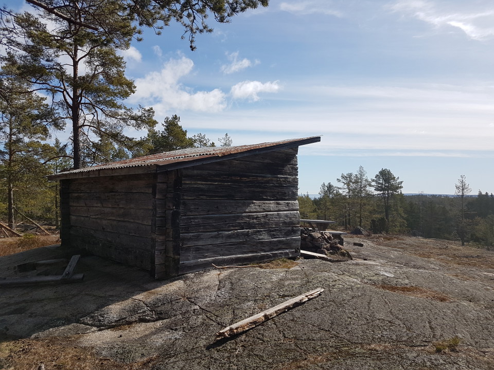Slätbergets vindskydd och utsikten mot havet