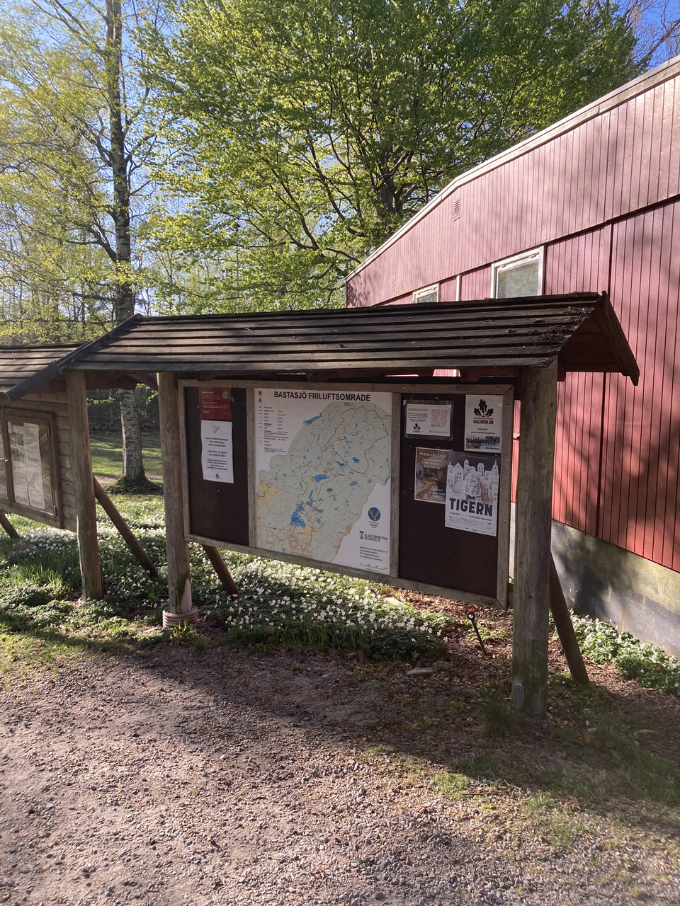 Spårtavla vid Bastasjö klubbstuga