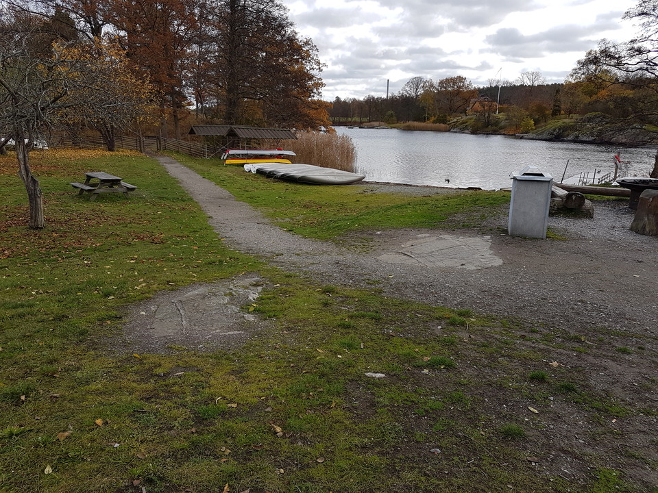 Brygga och grill Hustegaholm. Foto Lidingö stad.