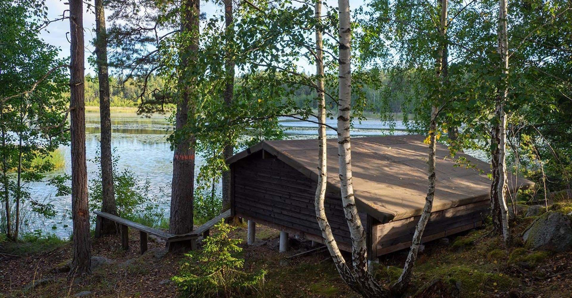 Vindskydd vid sjön Trasken.
Rundslinga Trasken runt.
Söderköping.