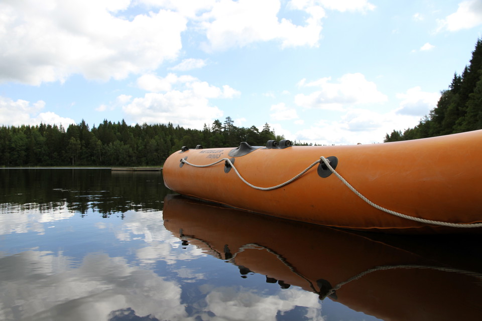 Boda badplats med båt