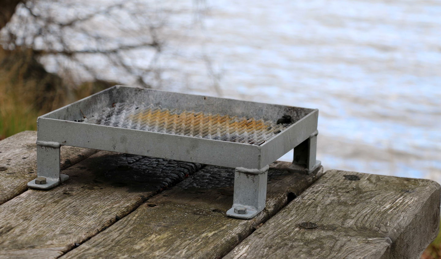 Bord med grill.