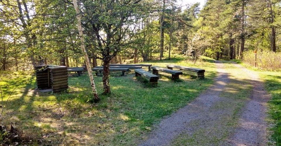 Lekarebacken grill- och rastplats. 
Etapp: Borgbergsleden, rundslinga. 
Söderköping