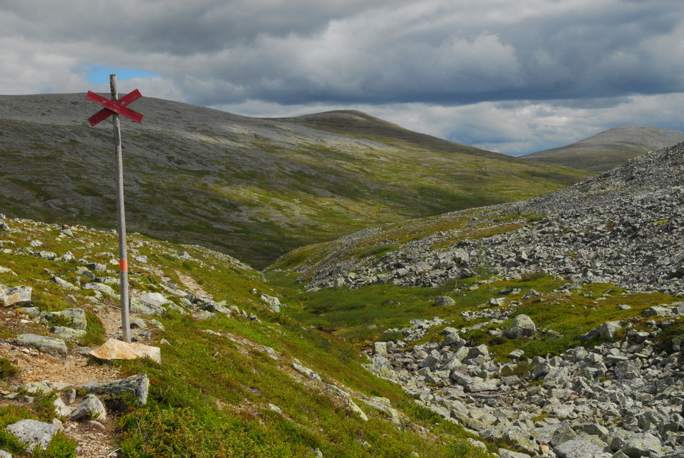 Sonfjället sommartid, ledkryss på stolpe