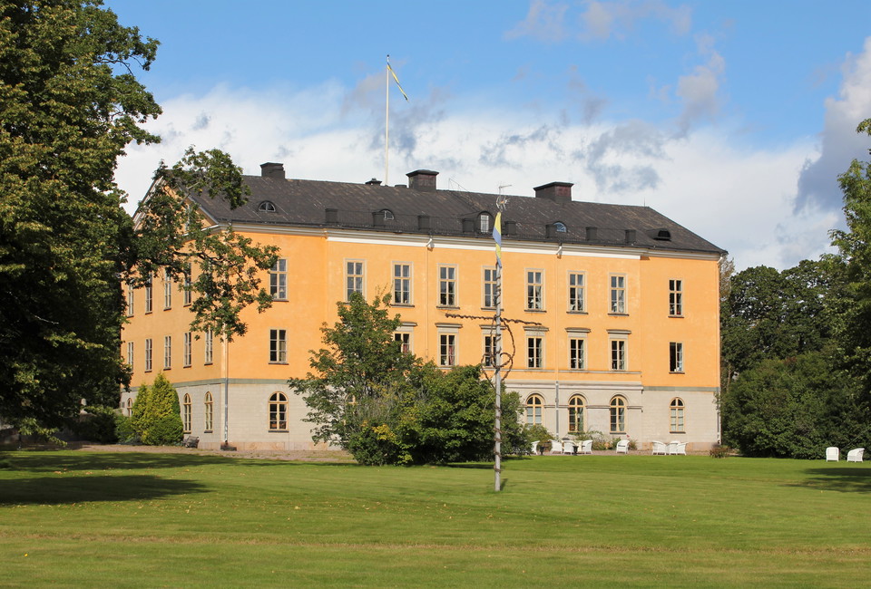 Huvudbyggnaden vid bruket, idag Garpenbergs slott