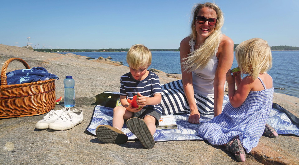 Strandhugg med fika på klipporna, Branthäll