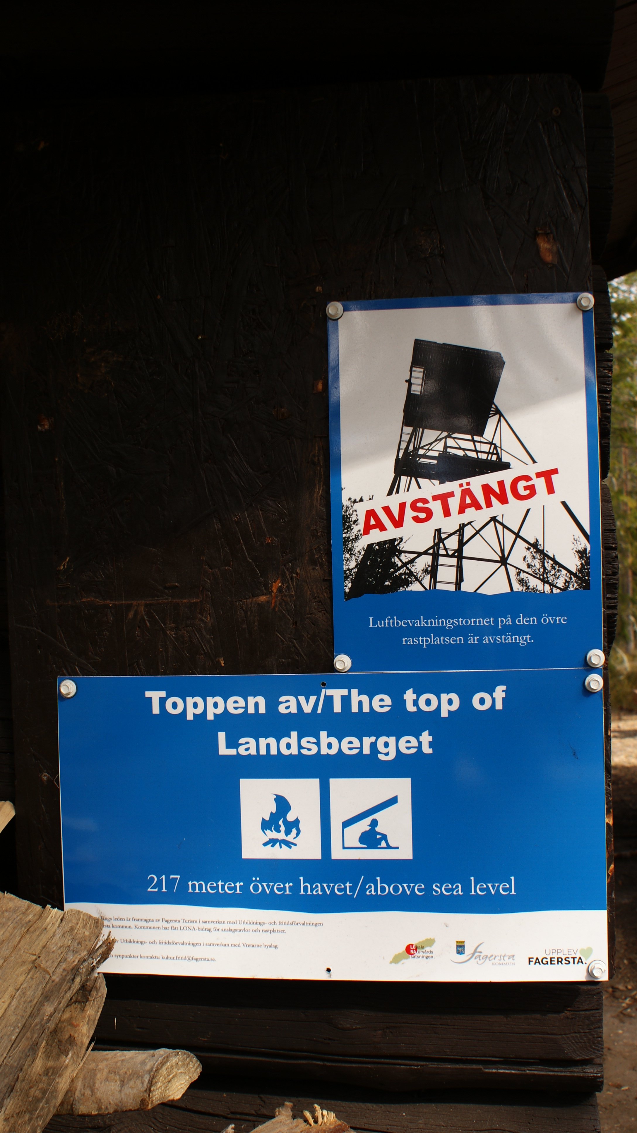 Informationsskylt vid Norra Landsberget, Luftbevakningstornet är avstängt