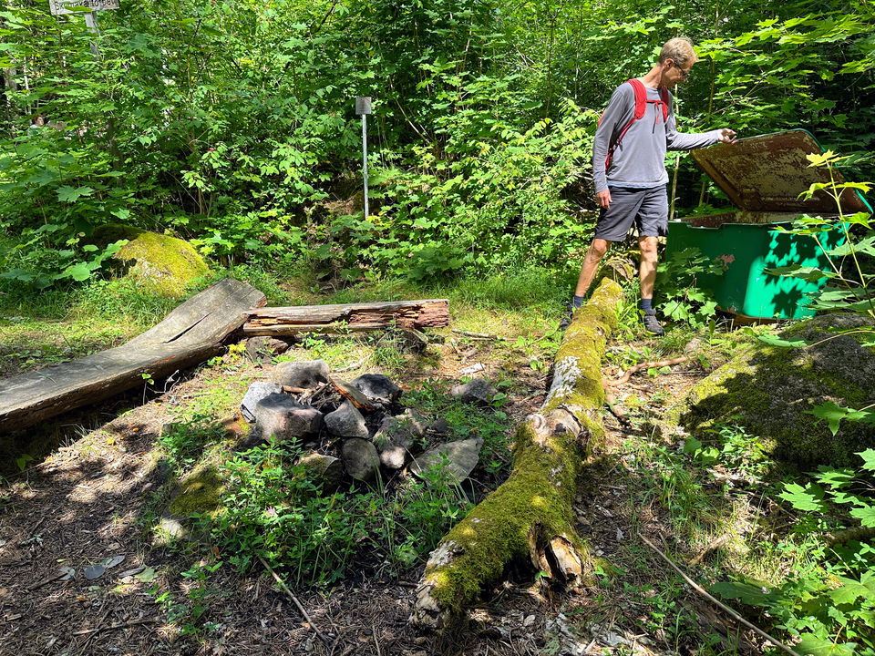 Är den här - närmast övergivna - grillplatsen i Garphyttans nationalpark - ett resultat av kraftiga …