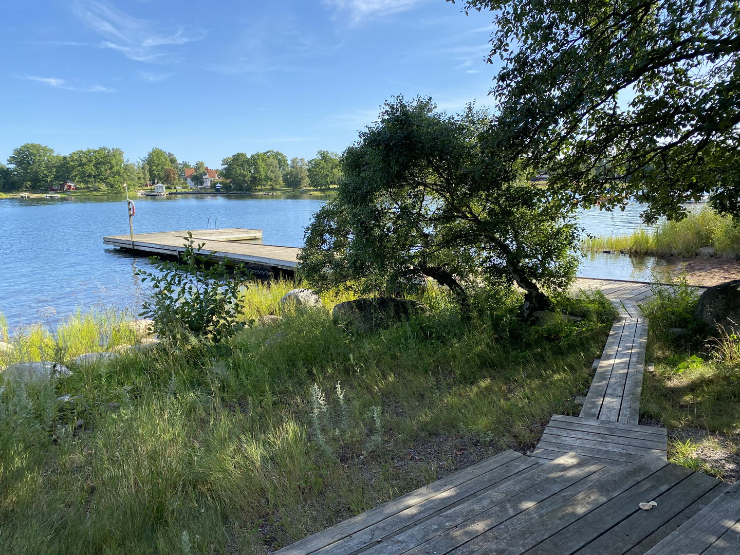 Brygga från bastu till bad