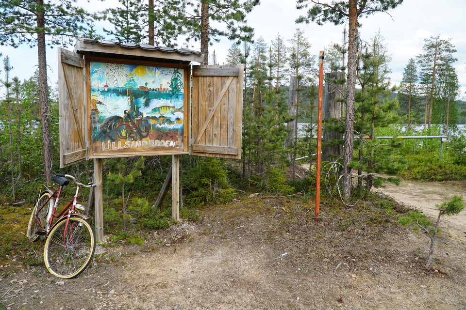 Vid entrén till badplatsen