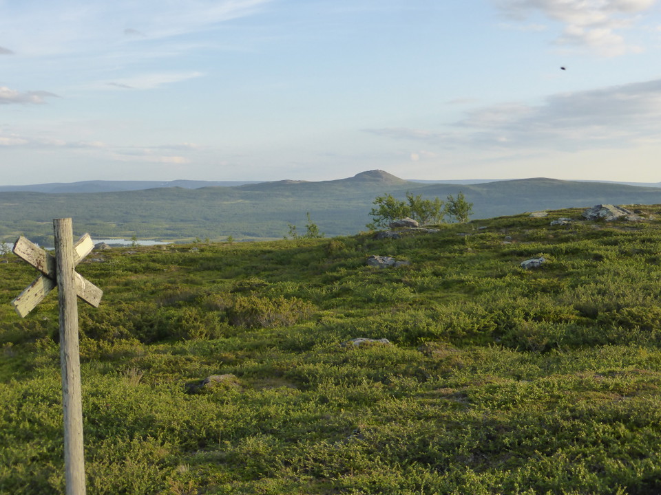 Utsikt mot Suttsknösen och Suddsjávrrie.