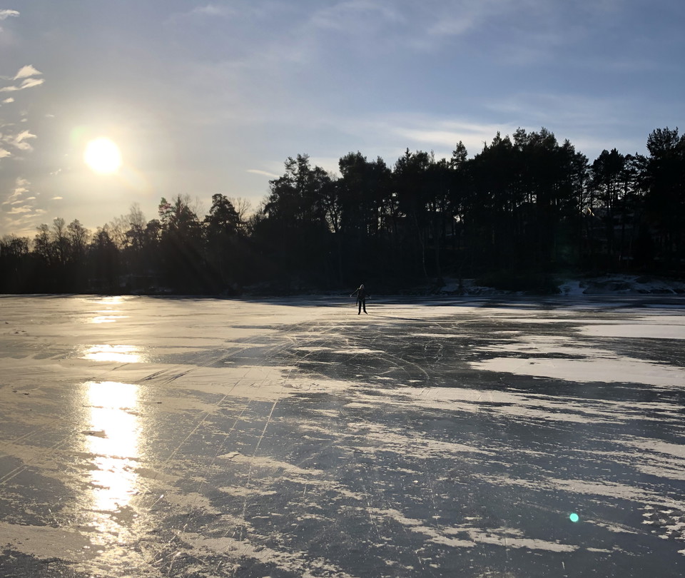 Skridskoåkning på Kottlasjön. Foto Lidingö stad