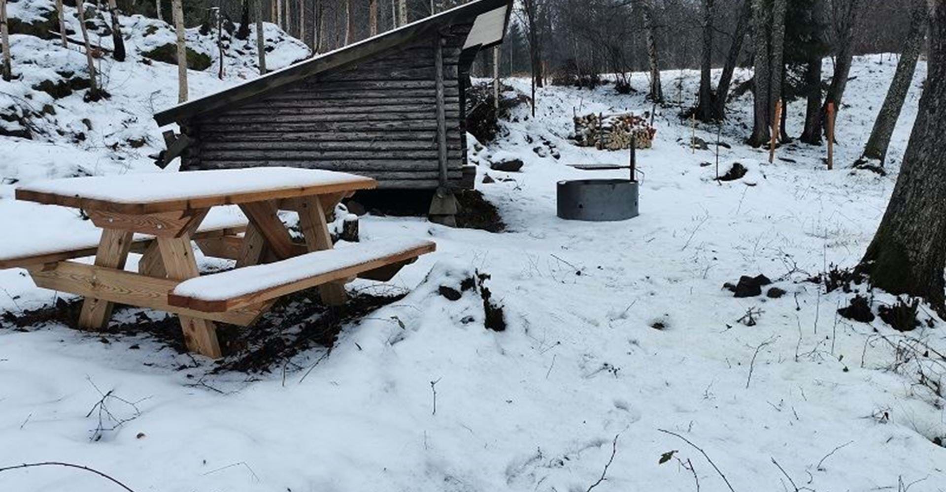 Vindskydd vid Hälla Etapp: Rumma-Fallingeberg