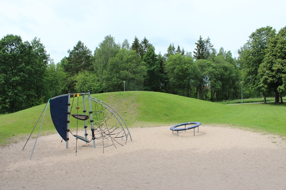 Klätterlek och pulkakulle