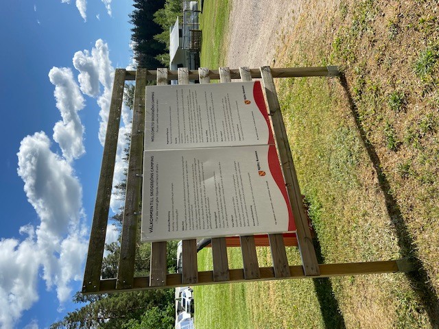 Informationsskylt vid campingplatsen