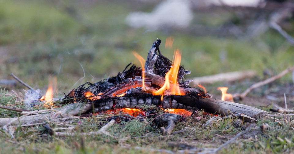 Elda med försiktighet och värna om vår natur 