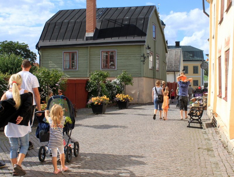 Folkliv på Storgatan