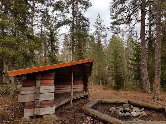 Långängens vindskydd och grillplats, Friluftskojan.