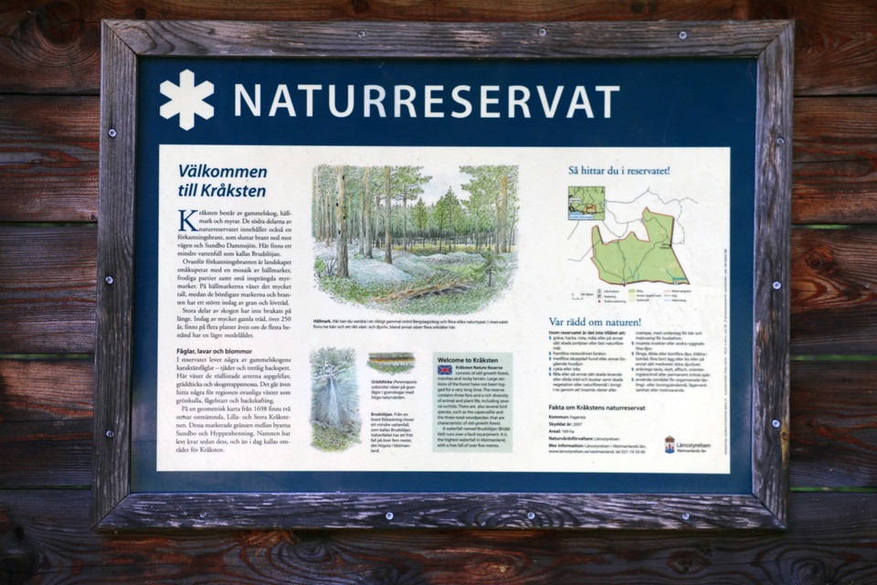 Informationstavla över naturreservatet.