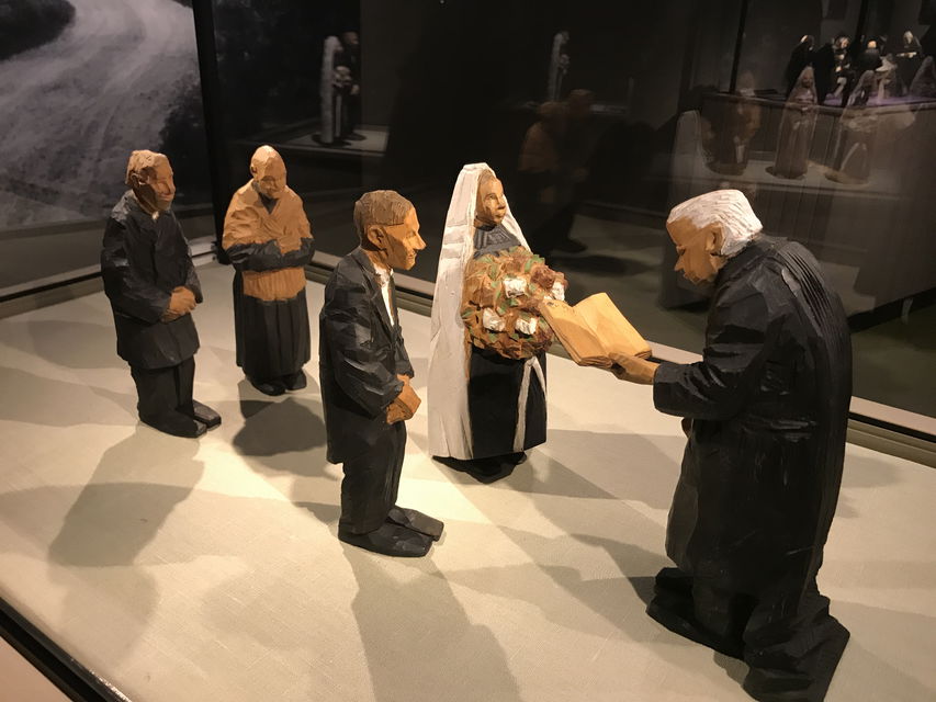 Döderhultarns skulptur Äktenskapet