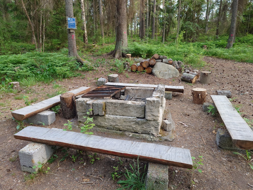 Grillplats i närheten av Enebybergs IP och motionsspår