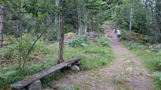Trail to Hultaklint and Singoalla's cave