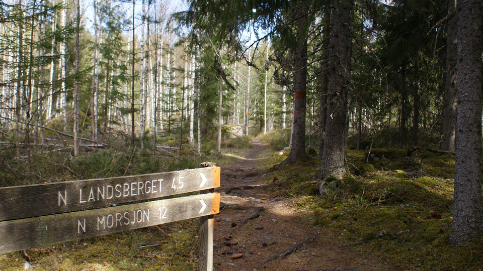 Kilometer och längdangivelse i riktning mot N Landsberget och N Morsjön