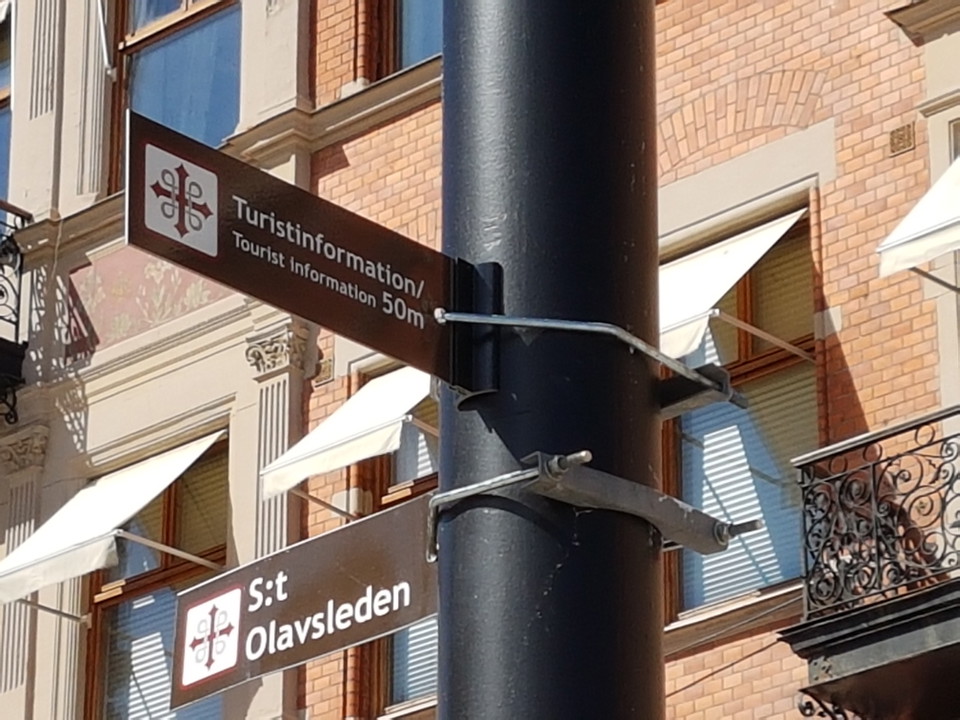 Ledmarkering vid vägskäl och genom stadsmiljö