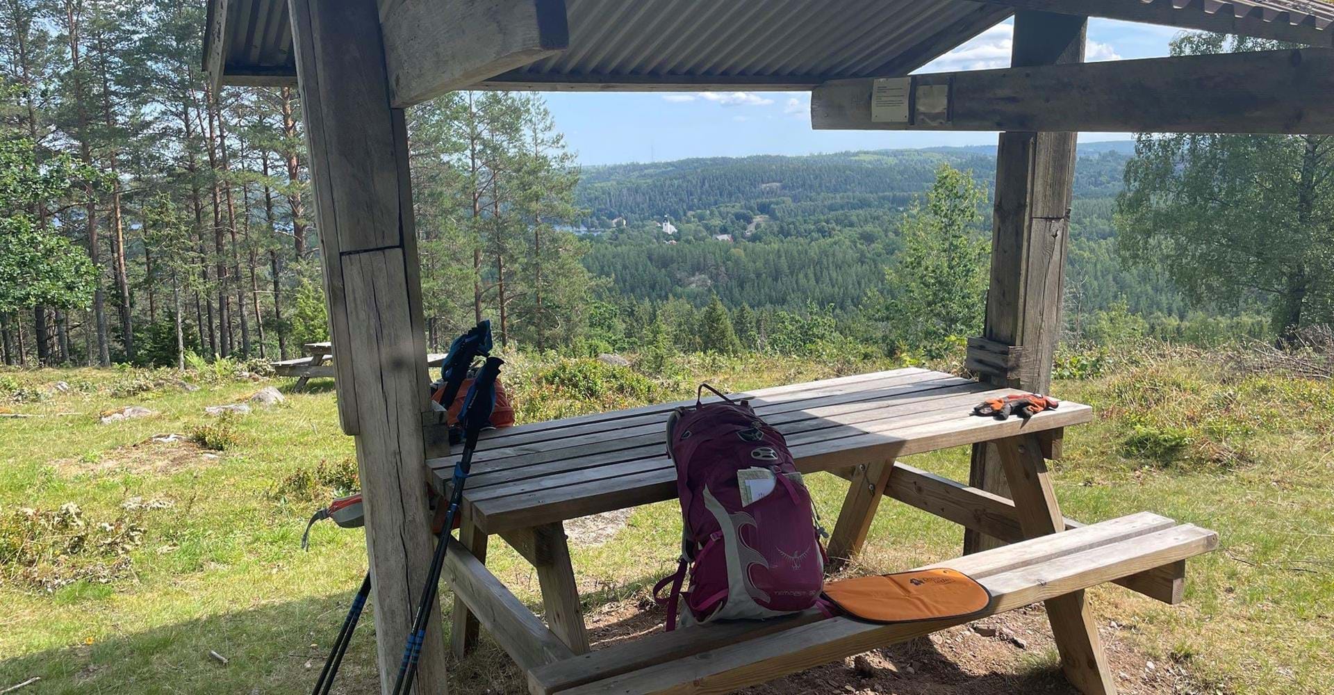 Fikabord vid Högmåla knapp.
Etapp: Norra Vi runt.
Ydre.